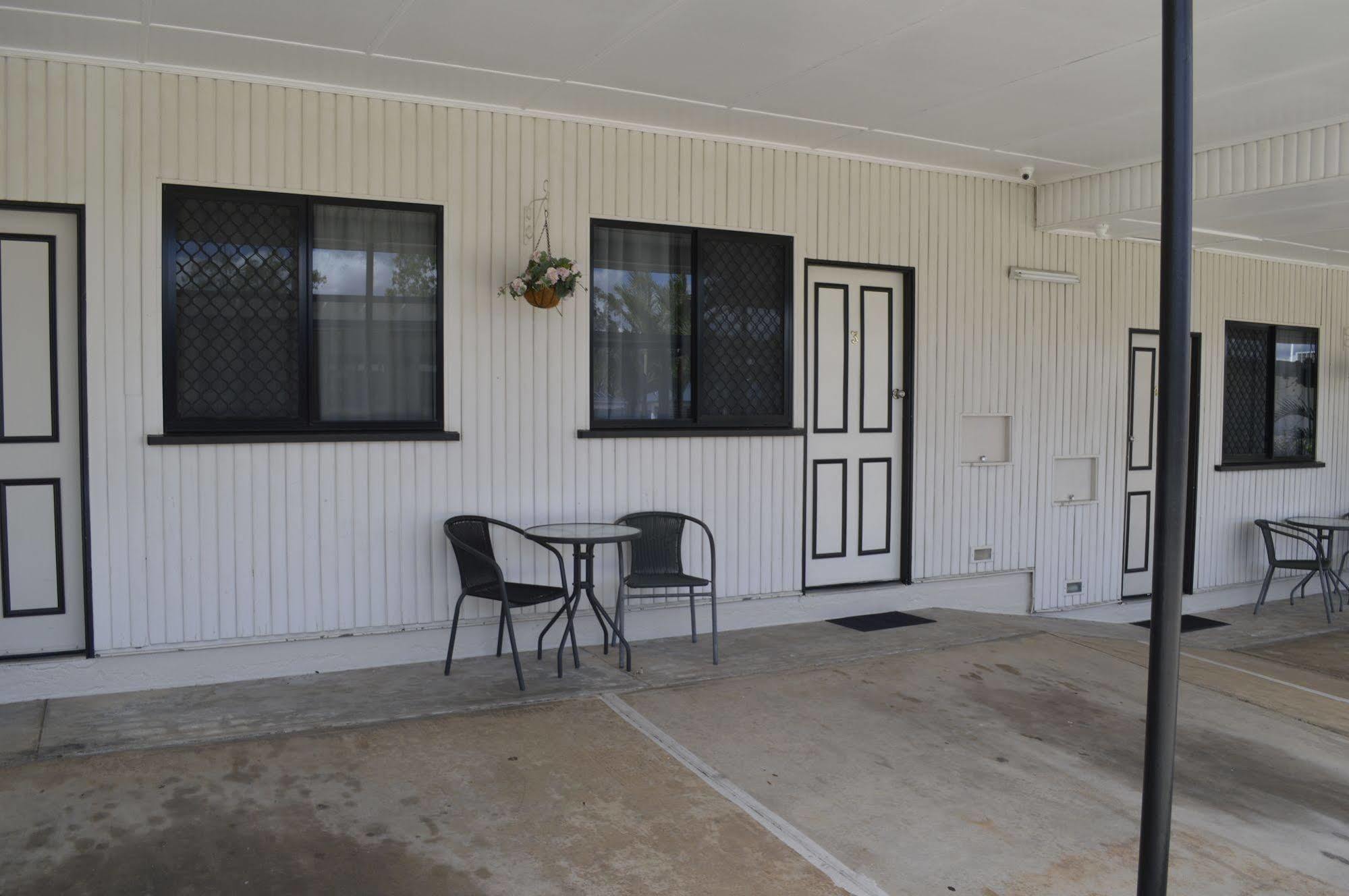 Charters Towers Motel Exterior photo